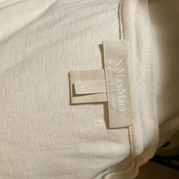 Scoop Neck Cropped Long-Sleeved Tee - Picture 4 of 6